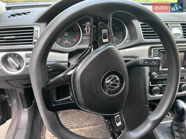 Серый Фольксваген Пассат, объемом двигателя 1.8 л и пробегом 104 тыс. км за 12000 $, фото 4 на Automoto.ua