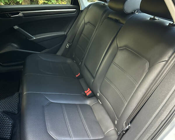 Серый Фольксваген Пассат, объемом двигателя 1.8 л и пробегом 165 тыс. км за 14200 $, фото 29 на Automoto.ua