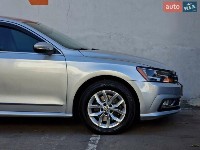 Серый Фольксваген Пассат, объемом двигателя 1.8 л и пробегом 169 тыс. км за 11490 $, фото 19 на Automoto.ua