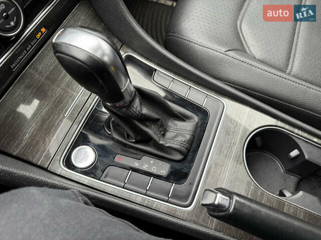 Серый Фольксваген Пассат, объемом двигателя 1.8 л и пробегом 209 тыс. км за 12490 $, фото 24 на Automoto.ua