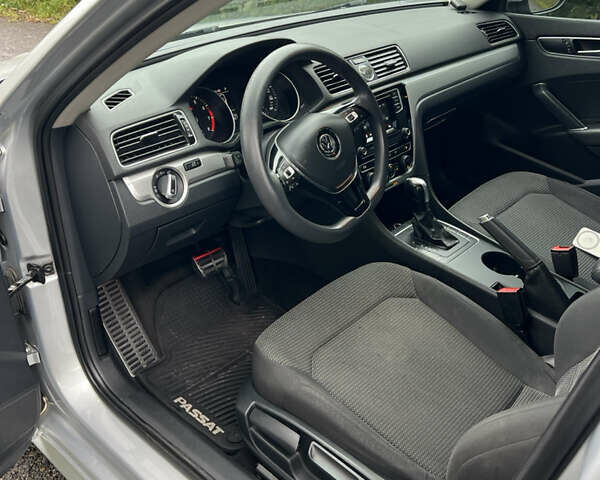 Серый Фольксваген Пассат, объемом двигателя 1.8 л и пробегом 137 тыс. км за 12599 $, фото 31 на Automoto.ua