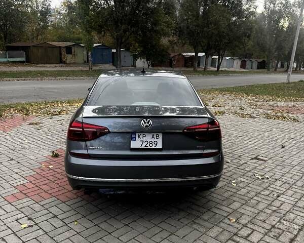 Сірий Фольксваген Пассат, об'ємом двигуна 1.8 л та пробігом 171 тис. км за 13700 $, фото 9 на Automoto.ua