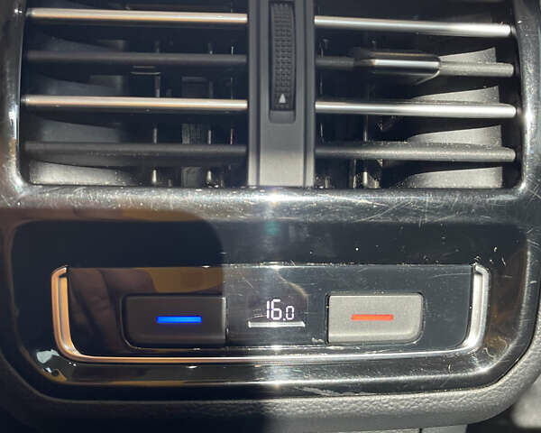 Серый Фольксваген Пассат, объемом двигателя 1.6 л и пробегом 297 тыс. км за 15000 $, фото 69 на Automoto.ua