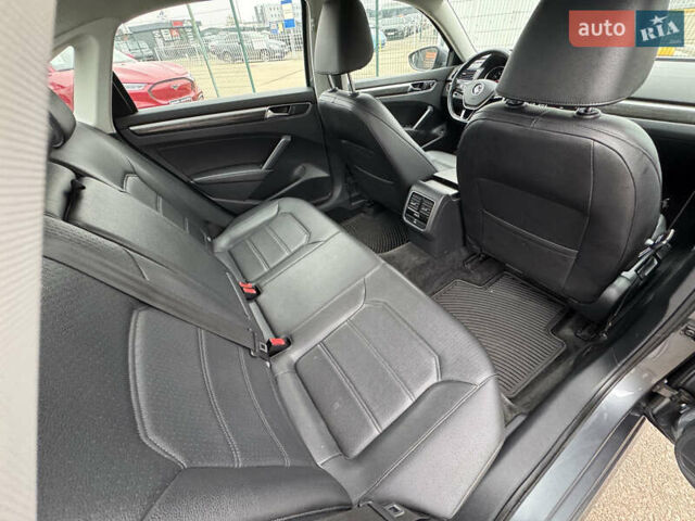 Серый Фольксваген Пассат, объемом двигателя 1.8 л и пробегом 209 тыс. км за 12490 $, фото 31 на Automoto.ua