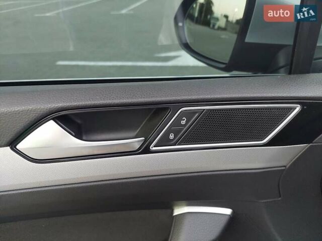 Серый Фольксваген Пассат, объемом двигателя 0 л и пробегом 196 тыс. км за 13777 $, фото 35 на Automoto.ua