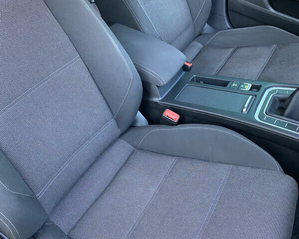 Сірий Фольксваген Пассат, об'ємом двигуна 1.6 л та пробігом 313 тис. км за 13300 $, фото 23 на Automoto.ua