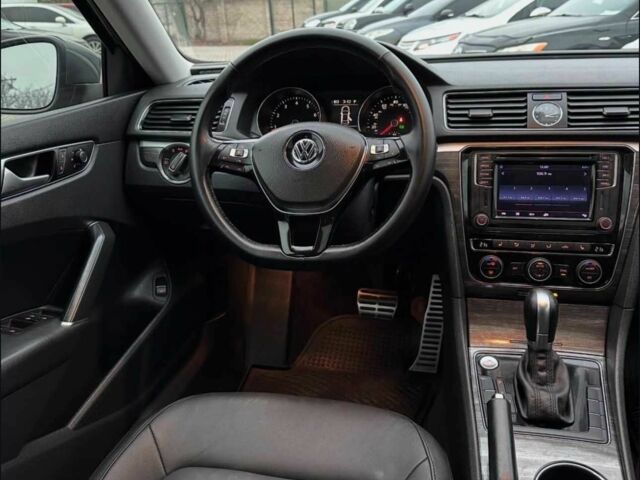 Серый Фольксваген Пассат, объемом двигателя 1.8 л и пробегом 145 тыс. км за 15350 $, фото 2 на Automoto.ua