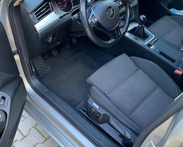 Серый Фольксваген Пассат, объемом двигателя 1.6 л и пробегом 313 тыс. км за 12900 $, фото 15 на Automoto.ua