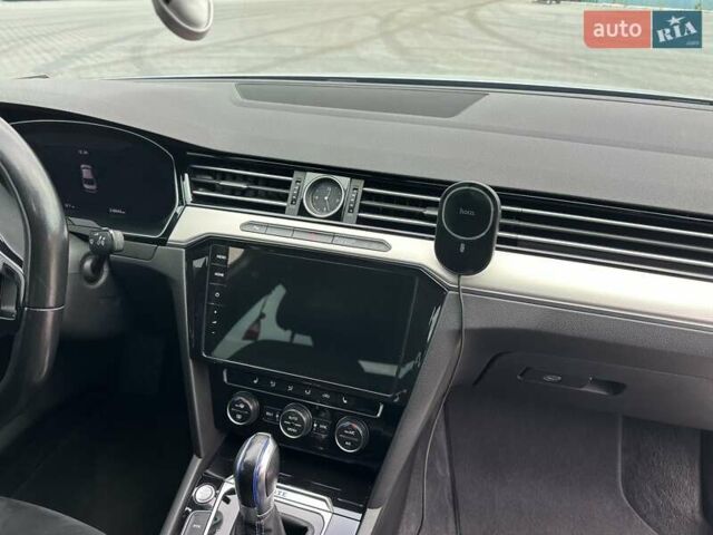 Сірий Фольксваген Пассат, об'ємом двигуна 1.4 л та пробігом 215 тис. км за 17300 $, фото 46 на Automoto.ua