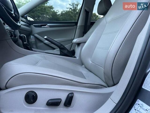 Серый Фольксваген Пассат, объемом двигателя 1.8 л и пробегом 195 тыс. км за 13600 $, фото 14 на Automoto.ua