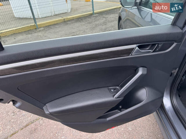 Серый Фольксваген Пассат, объемом двигателя 1.8 л и пробегом 209 тыс. км за 12490 $, фото 26 на Automoto.ua