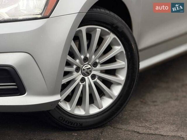 Серый Фольксваген Пассат, объемом двигателя 1.8 л и пробегом 185 тыс. км за 12800 $, фото 4 на Automoto.ua