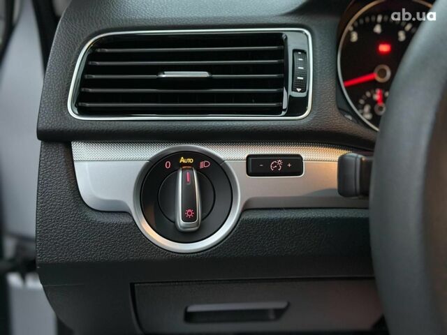 Серый Фольксваген Пассат, объемом двигателя 1.8 л и пробегом 109 тыс. км за 13490 $, фото 29 на Automoto.ua