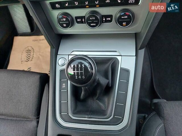 Серый Фольксваген Пассат, объемом двигателя 0 л и пробегом 196 тыс. км за 13777 $, фото 63 на Automoto.ua