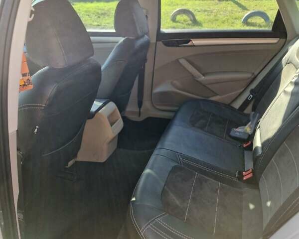 Серый Фольксваген Пассат, объемом двигателя 1.8 л и пробегом 149 тыс. км за 11400 $, фото 7 на Automoto.ua