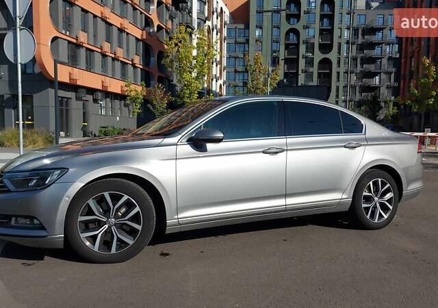 Серый Фольксваген Пассат, объемом двигателя 1.6 л и пробегом 297 тыс. км за 15000 $, фото 5 на Automoto.ua