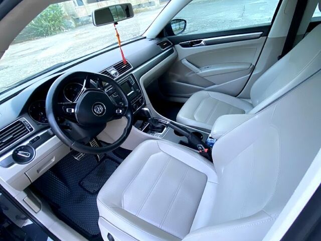 Серый Фольксваген Пассат, объемом двигателя 1.8 л и пробегом 219 тыс. км за 14000 $, фото 4 на Automoto.ua