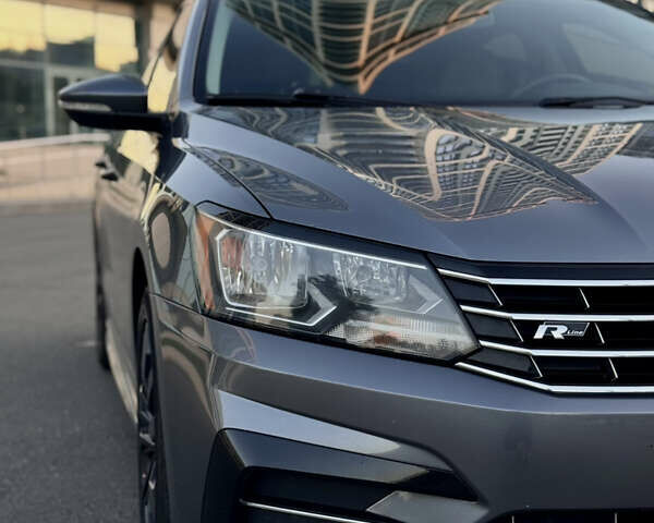 Серый Фольксваген Пассат, объемом двигателя 1.8 л и пробегом 118 тыс. км за 12899 $, фото 2 на Automoto.ua