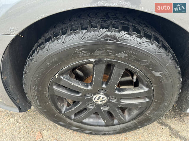 Серый Фольксваген Пассат, объемом двигателя 1.8 л и пробегом 209 тыс. км за 12490 $, фото 9 на Automoto.ua