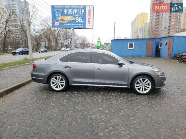 Серый Фольксваген Пассат, объемом двигателя 1.8 л и пробегом 220 тыс. км за 13500 $, фото 1 на Automoto.ua