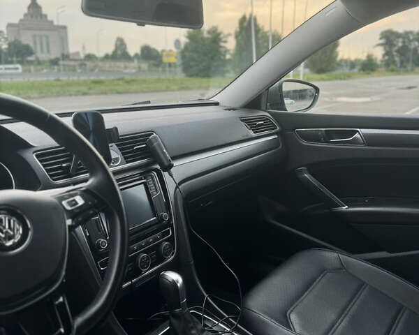 Серый Фольксваген Пассат, объемом двигателя 1.8 л и пробегом 70 тыс. км за 18999 $, фото 28 на Automoto.ua