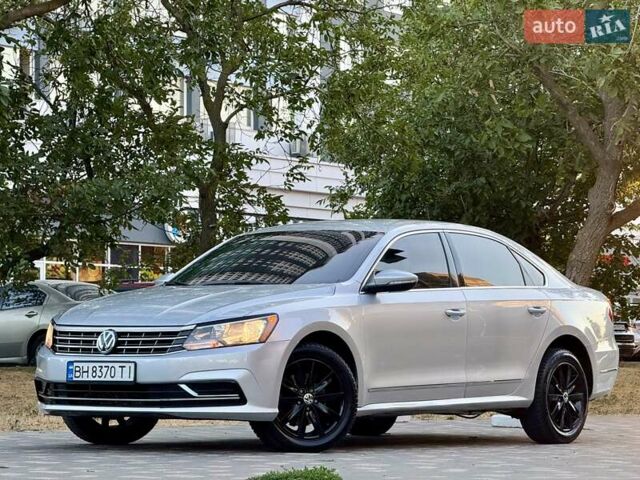 Серый Фольксваген Пассат, объемом двигателя 1.8 л и пробегом 239 тыс. км за 10700 $, фото 12 на Automoto.ua