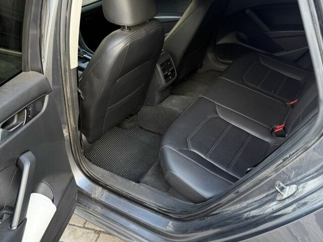 Серый Фольксваген Пассат, объемом двигателя 1.8 л и пробегом 140 тыс. км за 13100 $, фото 10 на Automoto.ua