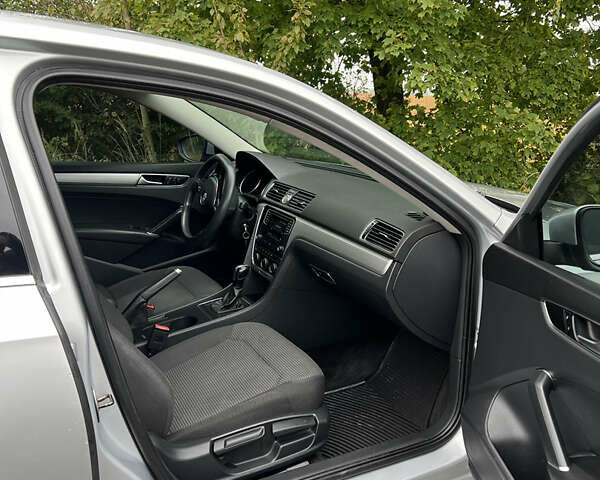 Серый Фольксваген Пассат, объемом двигателя 1.8 л и пробегом 137 тыс. км за 12599 $, фото 36 на Automoto.ua