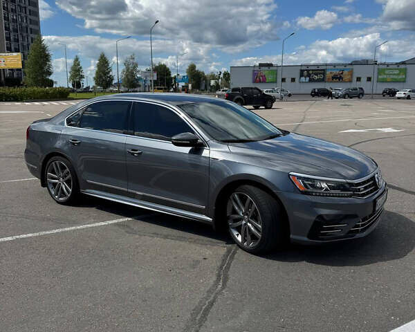 Серый Фольксваген Пассат, объемом двигателя 1.8 л и пробегом 170 тыс. км за 13900 $, фото 3 на Automoto.ua