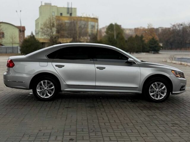 Серый Фольксваген Пассат, объемом двигателя 1.8 л и пробегом 172 тыс. км за 10299 $, фото 3 на Automoto.ua