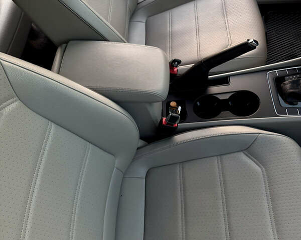 Серый Фольксваген Пассат, объемом двигателя 1.8 л и пробегом 118 тыс. км за 12899 $, фото 18 на Automoto.ua