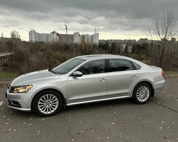 Серый Фольксваген Пассат, объемом двигателя 1.8 л и пробегом 180 тыс. км за 12800 $, фото 4 на Automoto.ua
