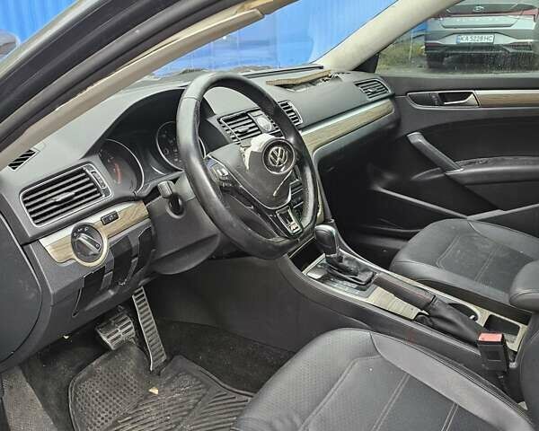 Серый Фольксваген Пассат, объемом двигателя 1.8 л и пробегом 170 тыс. км за 4000 $, фото 19 на Automoto.ua