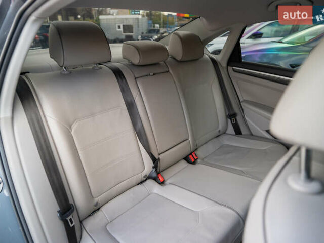 Фольксваген Пассат 2016 в Киеве на Automoto.ua Серый Фольксваген Пассат, объемом двигателя 1.8 л и пробегом 180 тыс. км за 12900 $, фото 30 на Automoto.ua