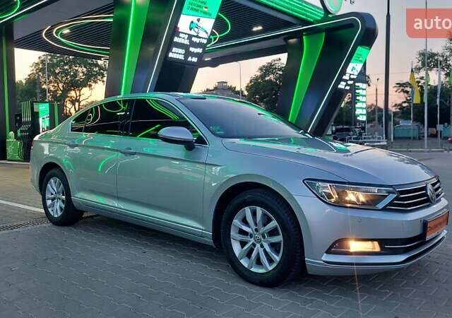 Серый Фольксваген Пассат, объемом двигателя 0 л и пробегом 196 тыс. км за 13777 $, фото 31 на Automoto.ua