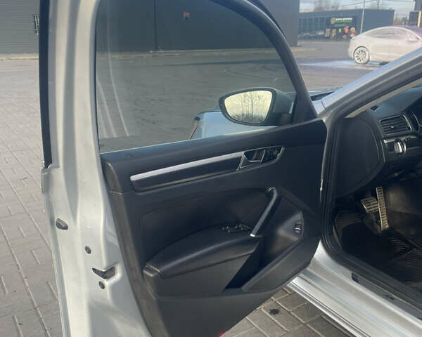 Серый Фольксваген Пассат, объемом двигателя 1.8 л и пробегом 240 тыс. км за 11500 $, фото 5 на Automoto.ua