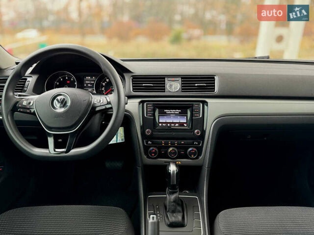 Сірий Фольксваген Пассат, об'ємом двигуна 1.8 л та пробігом 172 тис. км за 10399 $, фото 24 на Automoto.ua