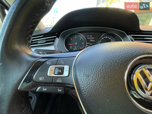 Серый Фольксваген Пассат, объемом двигателя 1.6 л и пробегом 297 тыс. км за 15000 $, фото 66 на Automoto.ua