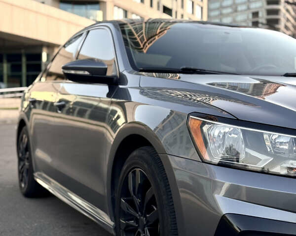 Серый Фольксваген Пассат, объемом двигателя 1.8 л и пробегом 118 тыс. км за 12899 $, фото 3 на Automoto.ua