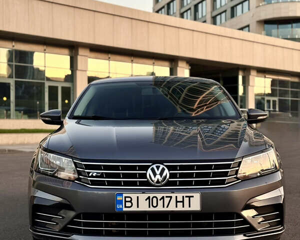 Серый Фольксваген Пассат, объемом двигателя 1.8 л и пробегом 118 тыс. км за 12899 $, фото 1 на Automoto.ua