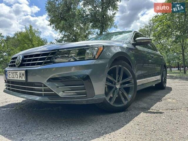 Серый Фольксваген Пассат, объемом двигателя 1.8 л и пробегом 195 тыс. км за 13600 $, фото 5 на Automoto.ua