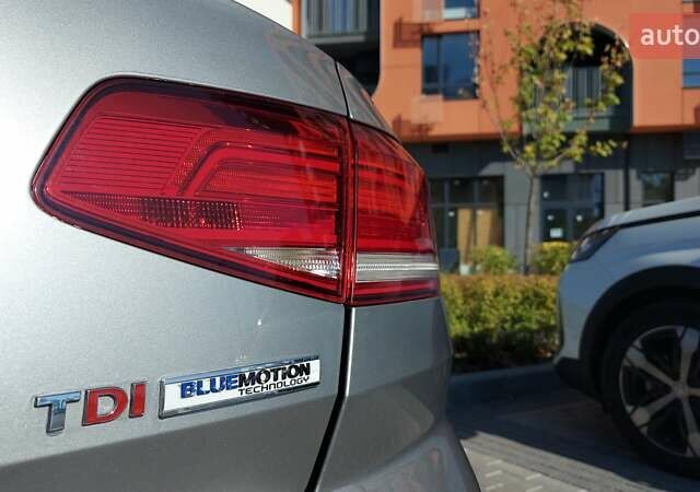 Серый Фольксваген Пассат, объемом двигателя 1.6 л и пробегом 297 тыс. км за 15000 $, фото 28 на Automoto.ua