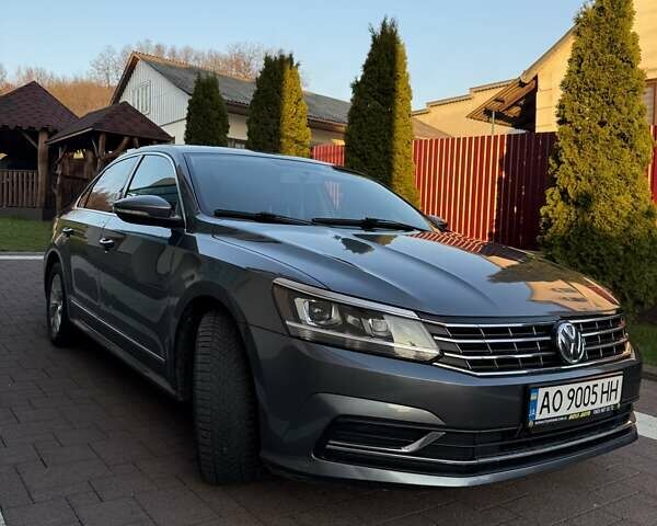 Серый Фольксваген Пассат, объемом двигателя 1.8 л и пробегом 194 тыс. км за 10700 $, фото 2 на Automoto.ua