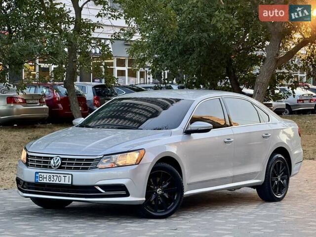 Серый Фольксваген Пассат, объемом двигателя 1.8 л и пробегом 239 тыс. км за 10700 $, фото 13 на Automoto.ua