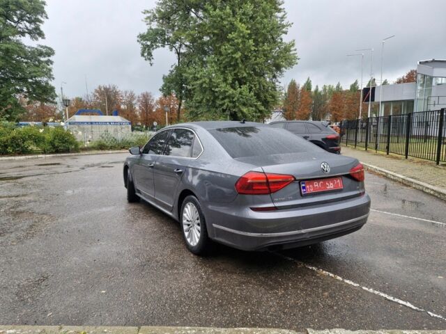 Серый Фольксваген Пассат, объемом двигателя 0 л и пробегом 170 тыс. км за 12400 $, фото 1 на Automoto.ua