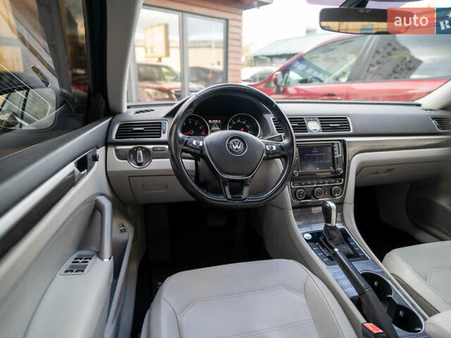 Фольксваген Пассат 2016 в Киеве на Automoto.ua Серый Фольксваген Пассат, объемом двигателя 1.8 л и пробегом 180 тыс. км за 12900 $, фото 19 на Automoto.ua