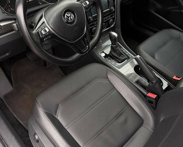 Серый Фольксваген Пассат, объемом двигателя 1.8 л и пробегом 180 тыс. км за 12800 $, фото 3 на Automoto.ua