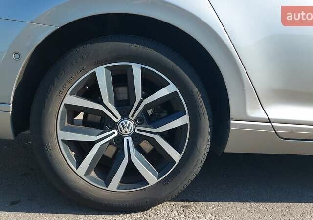 Серый Фольксваген Пассат, объемом двигателя 1.6 л и пробегом 297 тыс. км за 15000 $, фото 34 на Automoto.ua