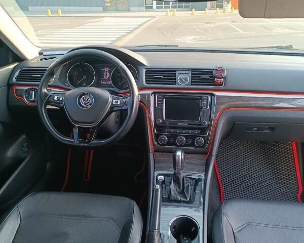 Серый Фольксваген Пассат, объемом двигателя 1.8 л и пробегом 224 тыс. км за 12500 $, фото 2 на Automoto.ua