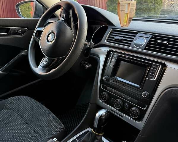 Серый Фольксваген Пассат, объемом двигателя 1.8 л и пробегом 194 тыс. км за 10700 $, фото 11 на Automoto.ua